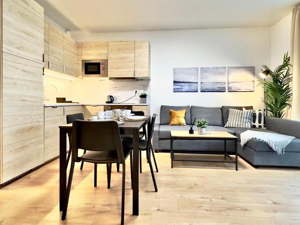 Yarn - Brand New - Free Parking - Balcony With City View - Central Shopping Mall Bratislava Eksteriør billede