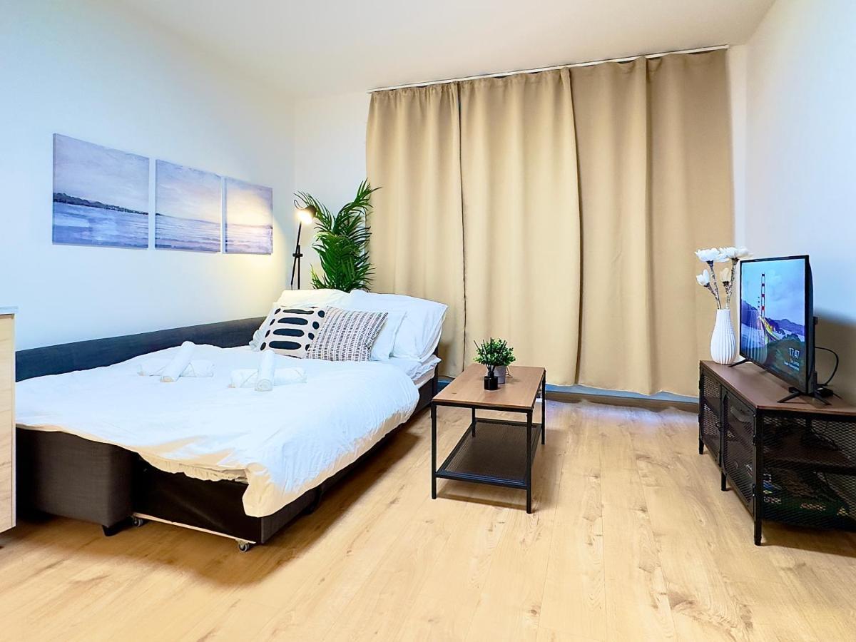 Yarn - Brand New - Free Parking - Balcony With City View - Central Shopping Mall Bratislava Eksteriør billede
